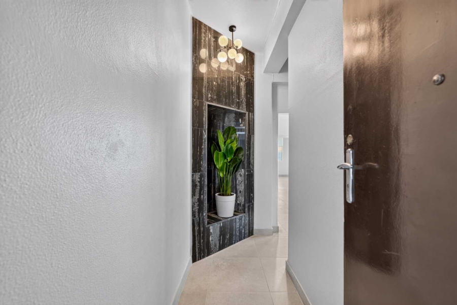 1 Bedroom Property for Sale in Sea Point Western Cape